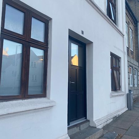 En Hel Lejlighed I Midtbyen - Centralt, Hyggelig Og Taet Pa Alt! Randers Exterior foto